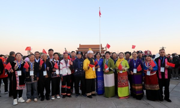 学习·故事丨总书记回信里的誓词碑 让民族团结的佳话代代相传