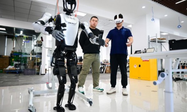 财经聚焦丨人工智能浪潮下，如何畅通就业路？