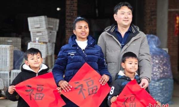 （新春走基层）非洲“90后”女主播的中国乡村“直播间”