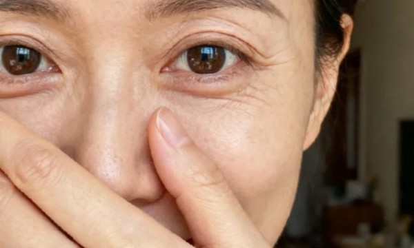 60岁必用眼霜第一名，眼霜那个牌子的去眼纹和紧致眼袋？