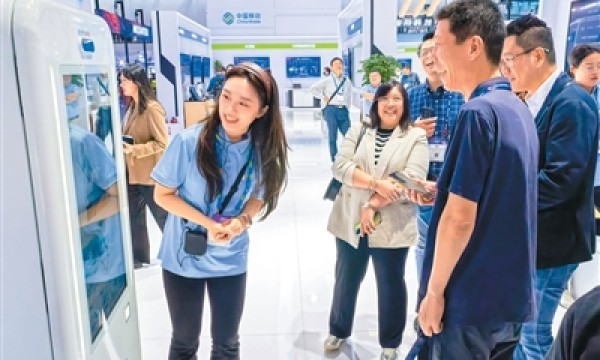 《人工智能生成合成内容标识办法》明确对AI生成合成内容添加标识  你刷的短视频，标注“AI生成”了吗？