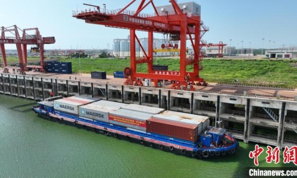 满载96标箱！河南内河航运装载量最大集装箱船首航