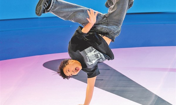 刘清漪卫冕霹雳舞女子组金牌