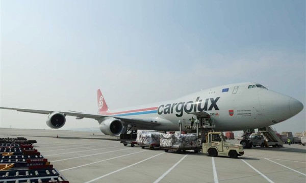 一条“空中丝路”织出全球商贸网丨五年路上你我他——四中全会精神大家谈